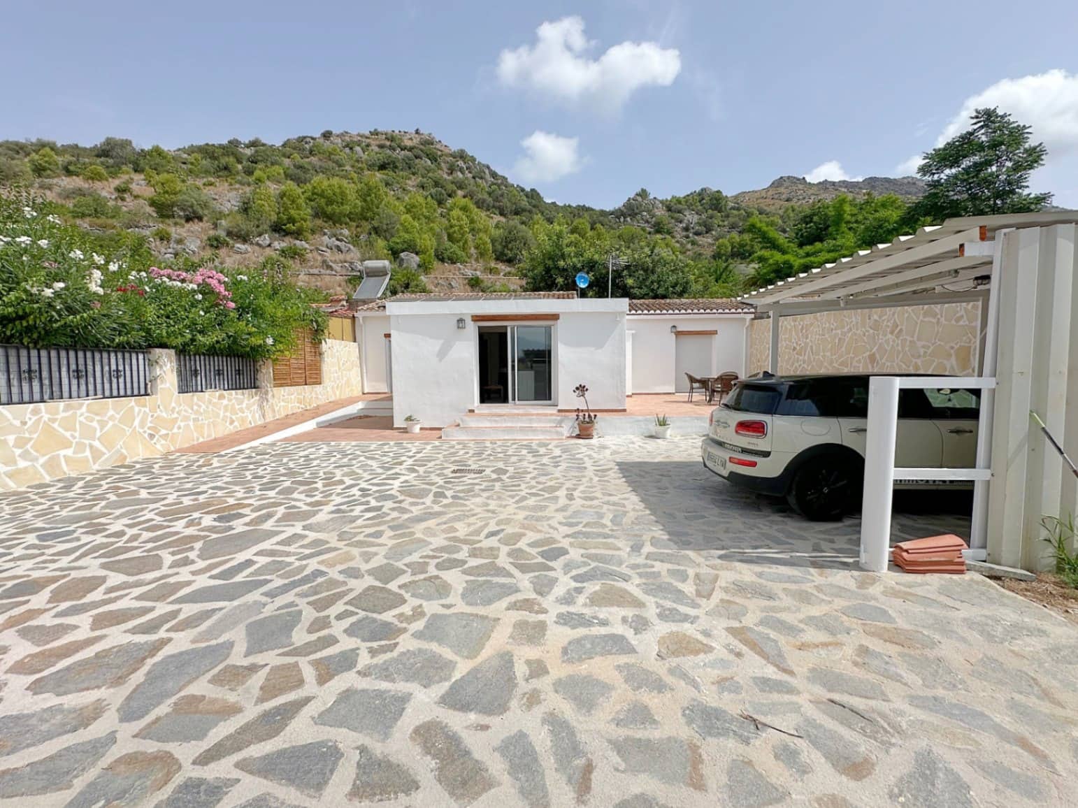 2 bedroom Villa for sale in Rafol de Almunia with garage - € 250,000 (Ref: 9999020)