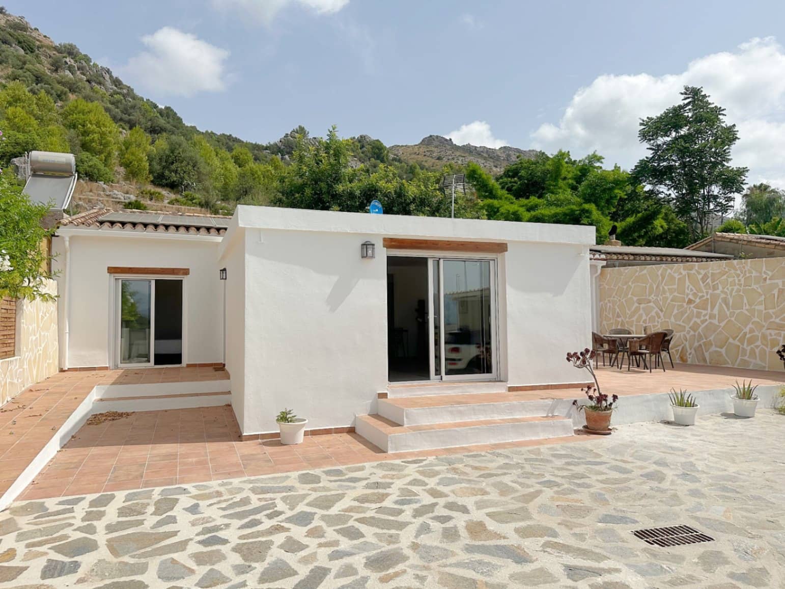 2 bedroom Villa for sale in Rafol de Almunia with garage - € 250,000 (Ref: 9999020)