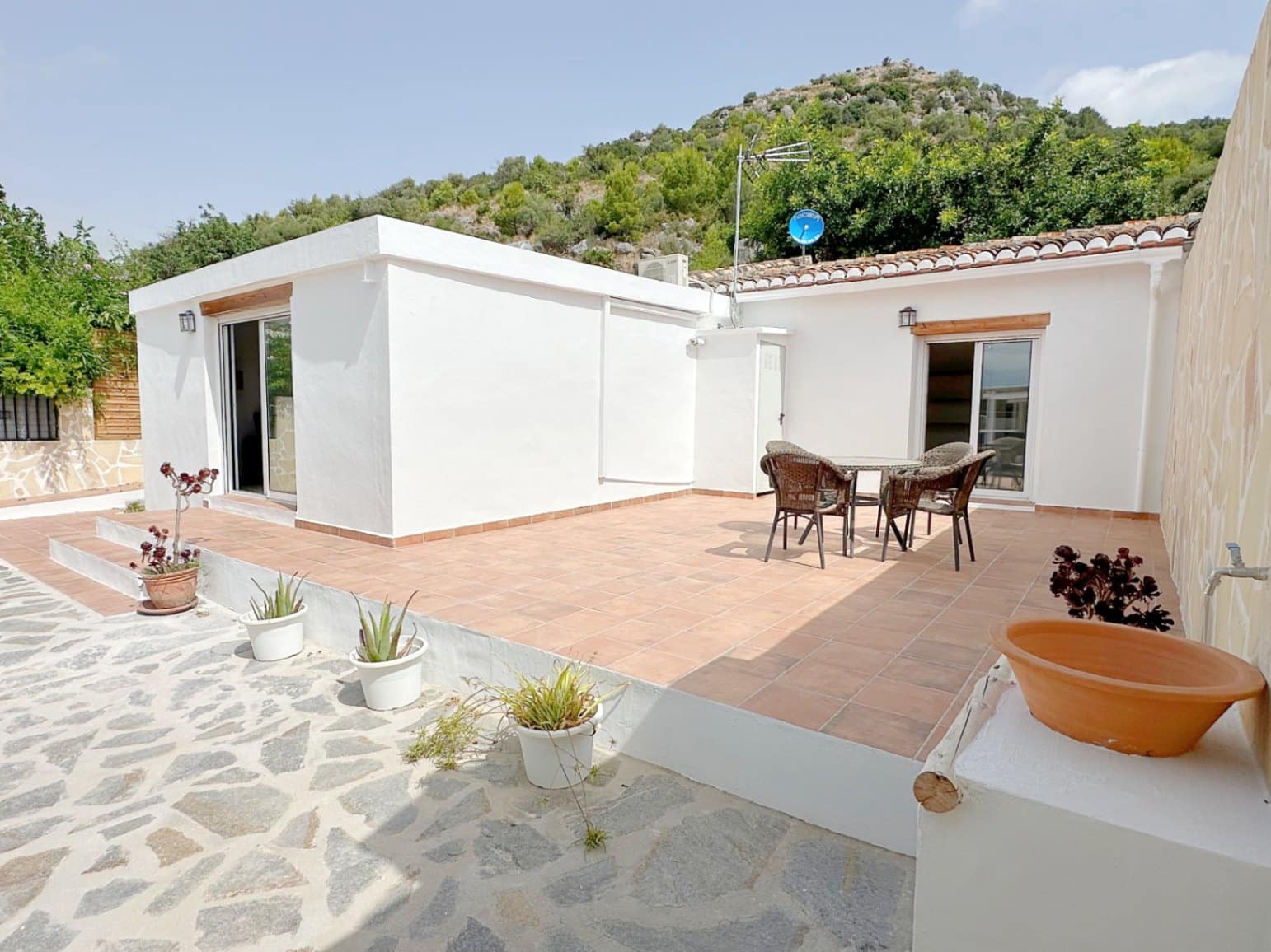 2 bedroom Villa for sale in Rafol de Almunia with garage - € 250,000 (Ref: 9999020)