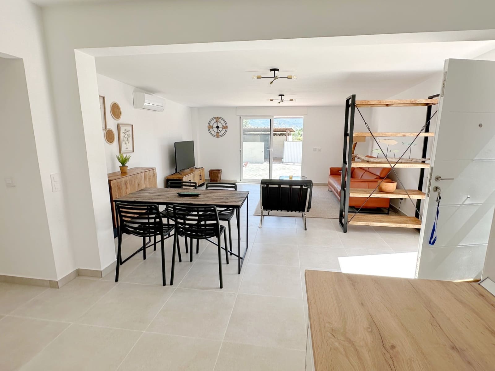 2 bedroom Villa for sale in Rafol de Almunia with garage - € 250,000 (Ref: 9999020)