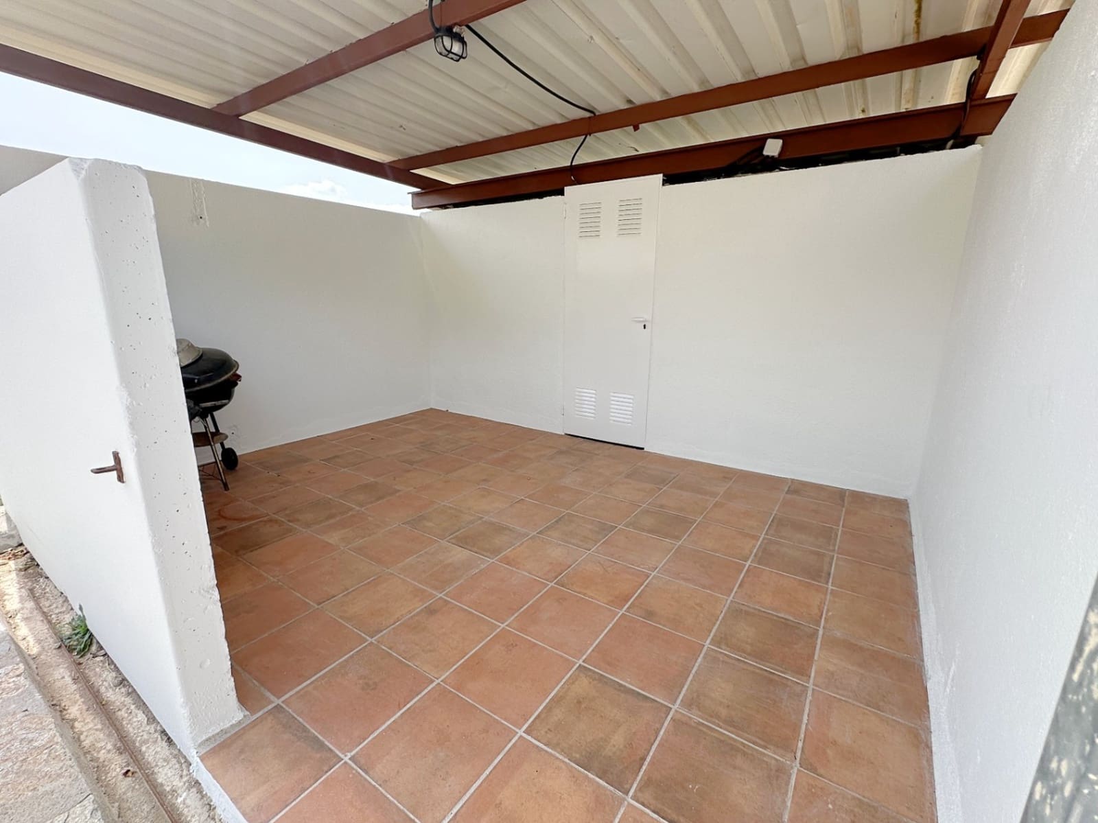 2 bedroom Villa for sale in Rafol de Almunia with garage - € 250,000 (Ref: 9999020)