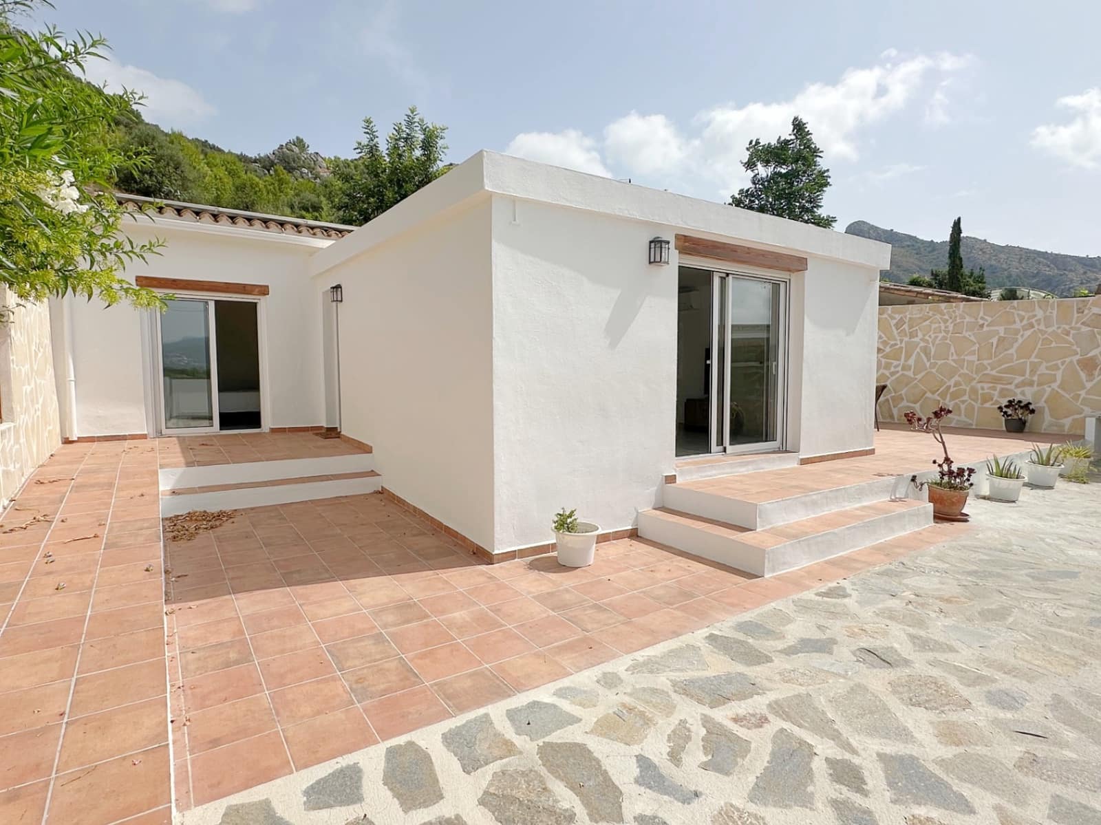 2 bedroom Villa for sale in Rafol de Almunia with garage - € 250,000 (Ref: 9999020)