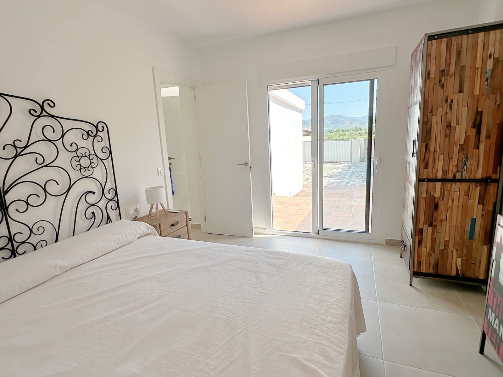 2 bedroom Villa for sale in Rafol de Almunia with garage - € 250,000 (Ref: 9999020)