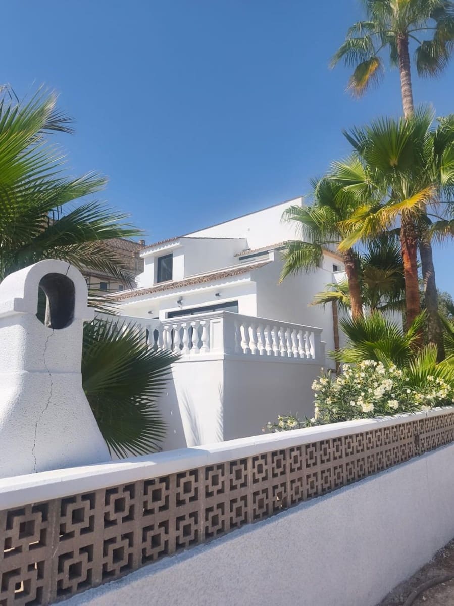 4 soveværelse Villa til salg i Porto Petro med swimmingpool garage - € 1.750.000 (Ref: 10027349)