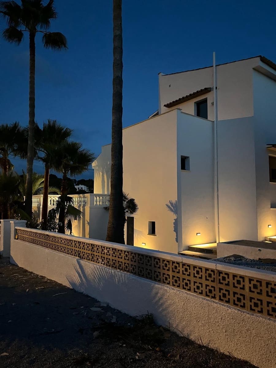 4 soveværelse Villa til salg i Porto Petro med swimmingpool garage - € 1.750.000 (Ref: 10027349)
