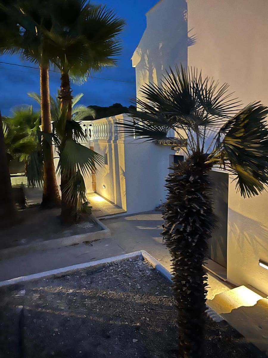 4 soveværelse Villa til salg i Porto Petro med swimmingpool garage - € 1.750.000 (Ref: 10027349)