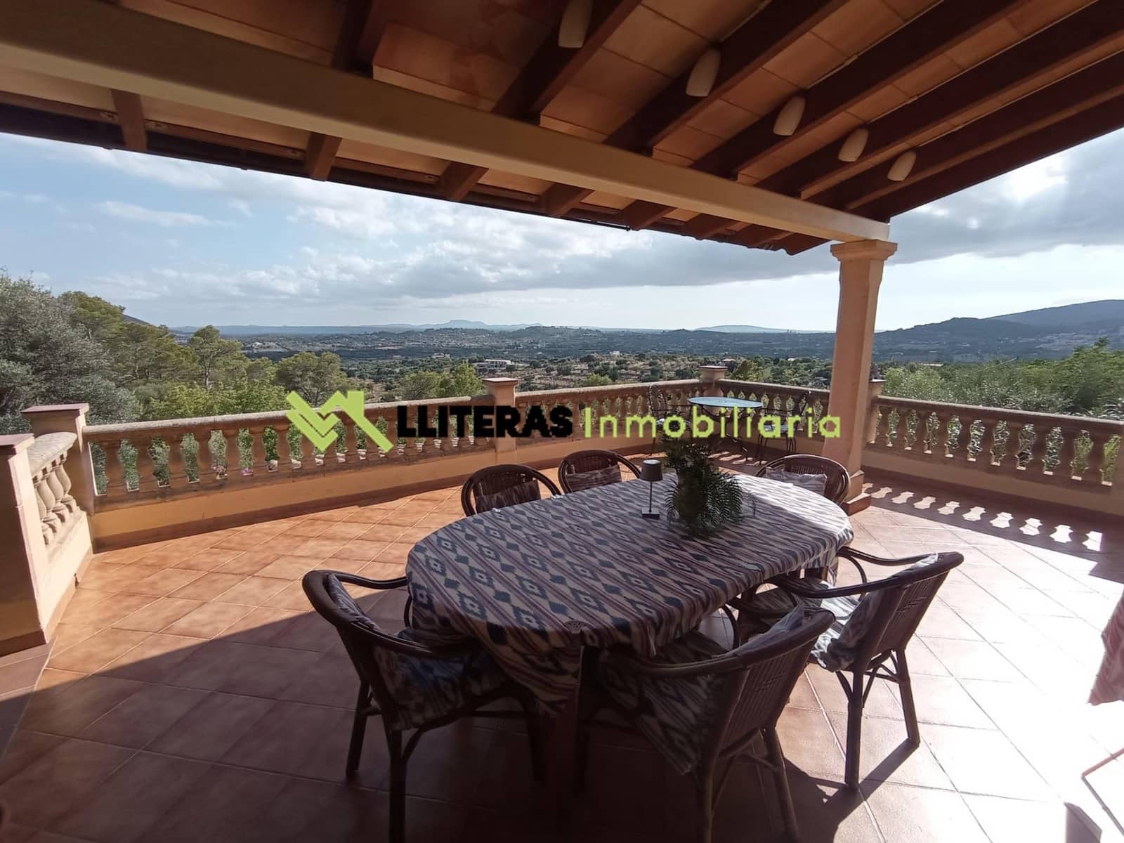 2 slaapkamer Finca/Landhuis te koop in Moscari met garage - € 980.000 (Ref: 9535925)