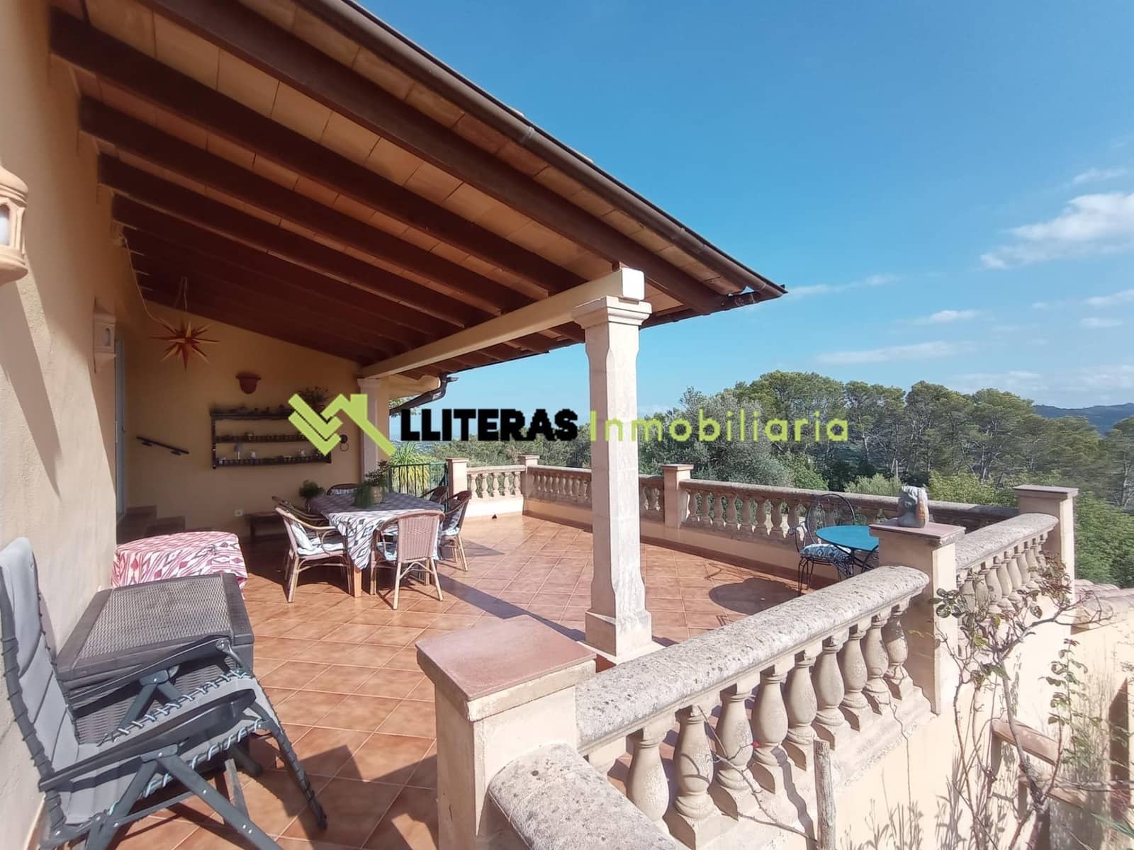 2 slaapkamer Finca/Landhuis te koop in Moscari met garage - € 980.000 (Ref: 9535925)