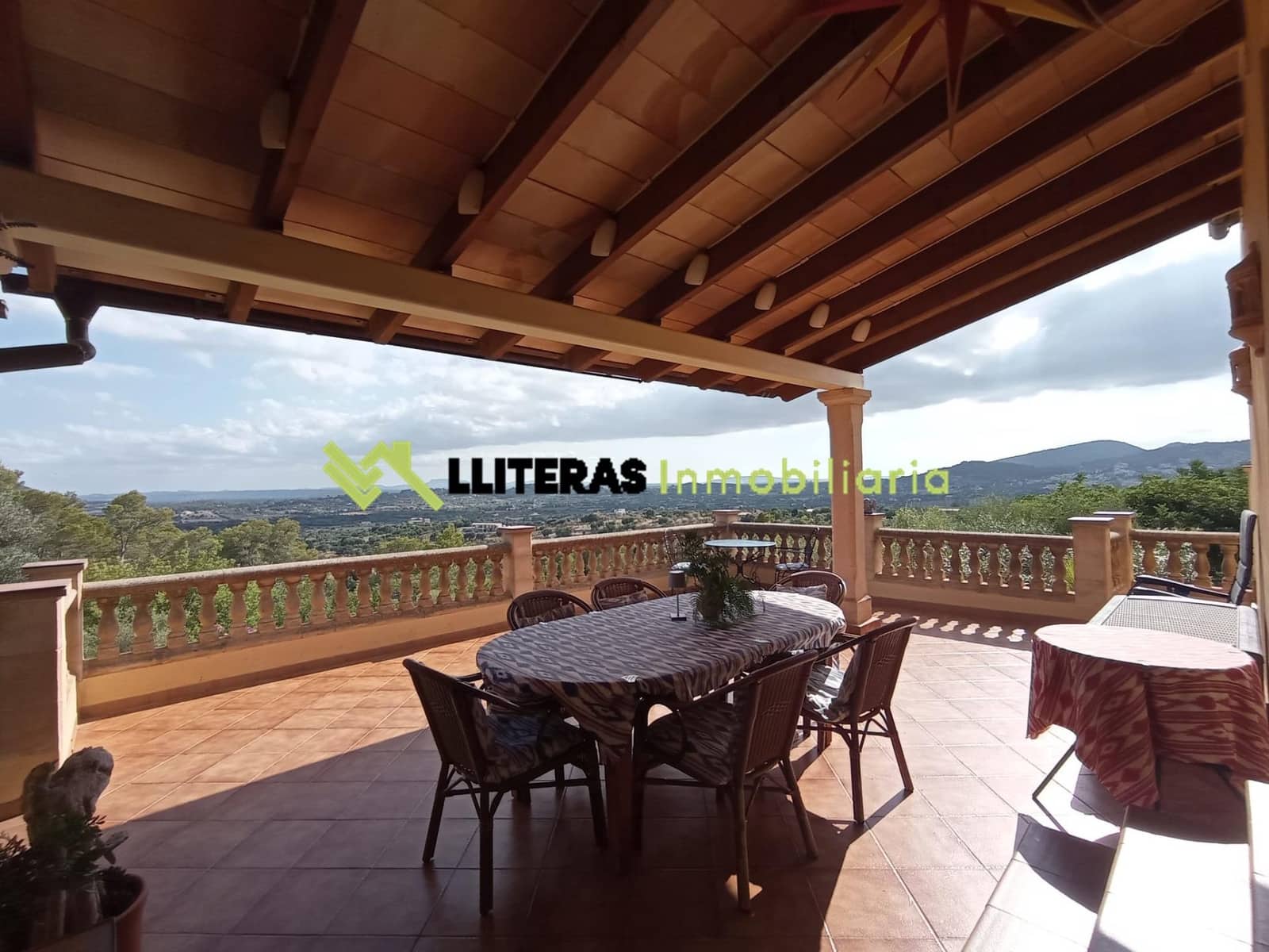 2 slaapkamer Finca/Landhuis te koop in Moscari met garage - € 980.000 (Ref: 9535925)