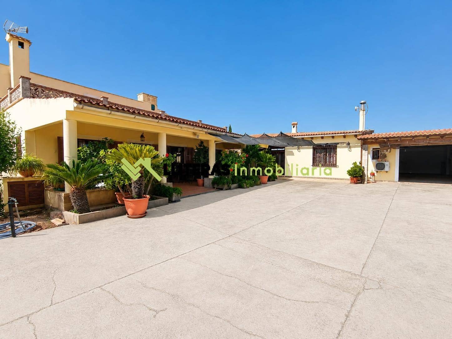 4 bedroom Finca/Country House for sale in Inca with pool - € 735,000 (Ref: 9927393)