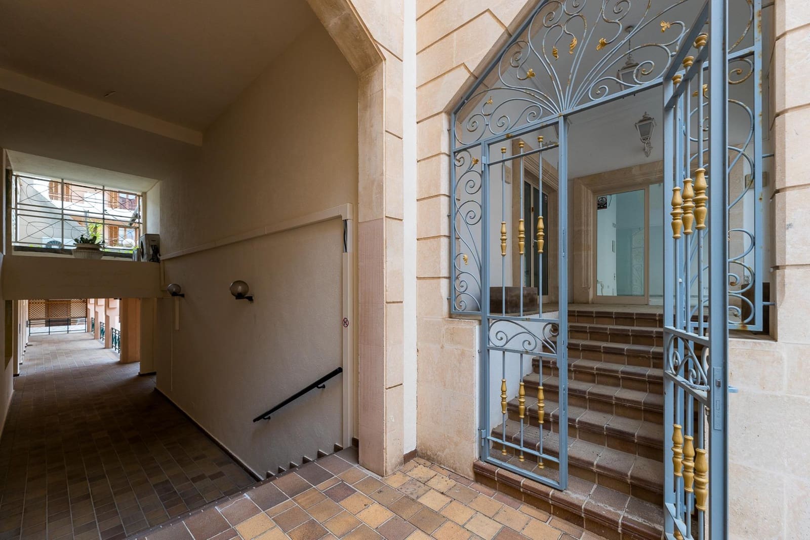 Erhverv til salg i Puerto de Andratx med garage - € 599.000 (Ref: 8834402)