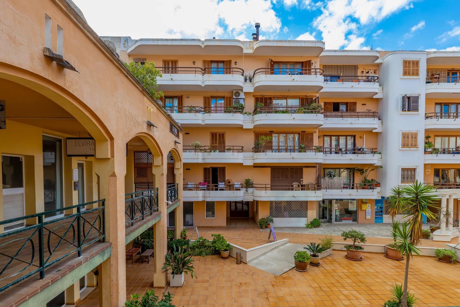 Erhverv til salg i Puerto de Andratx med garage - € 599.000 (Ref: 8834402)