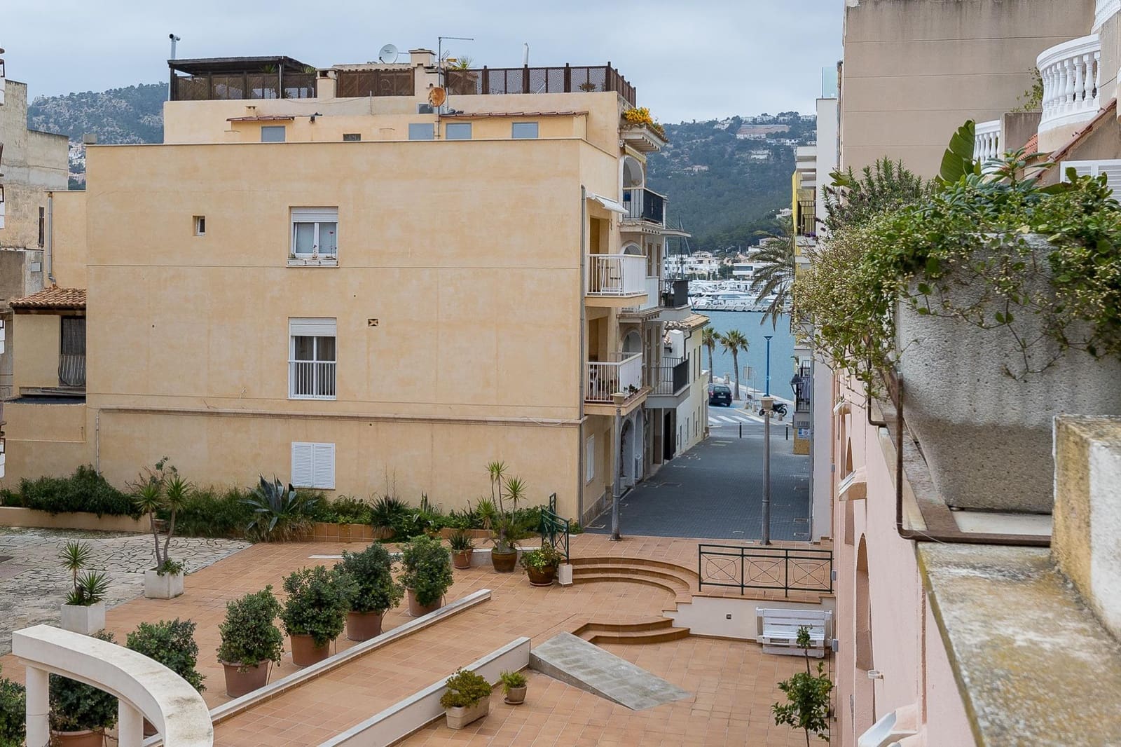 Erhverv til salg i Puerto de Andratx med garage - € 599.000 (Ref: 8834402)