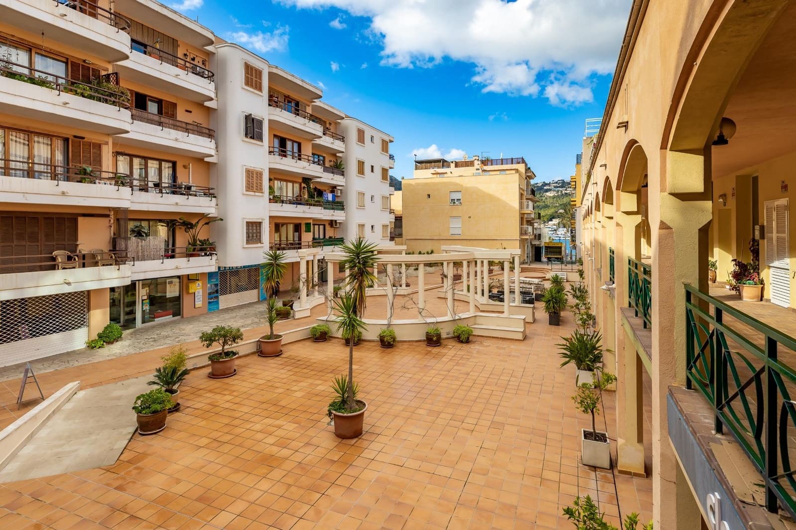 Erhverv til salg i Puerto de Andratx med garage - € 599.000 (Ref: 8834402)