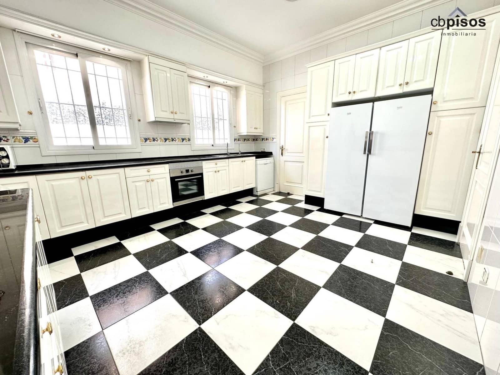 5 soveværelse Villa til leje i Bendinat med swimmingpool garage - € 8.500 (Ref: 9359408)