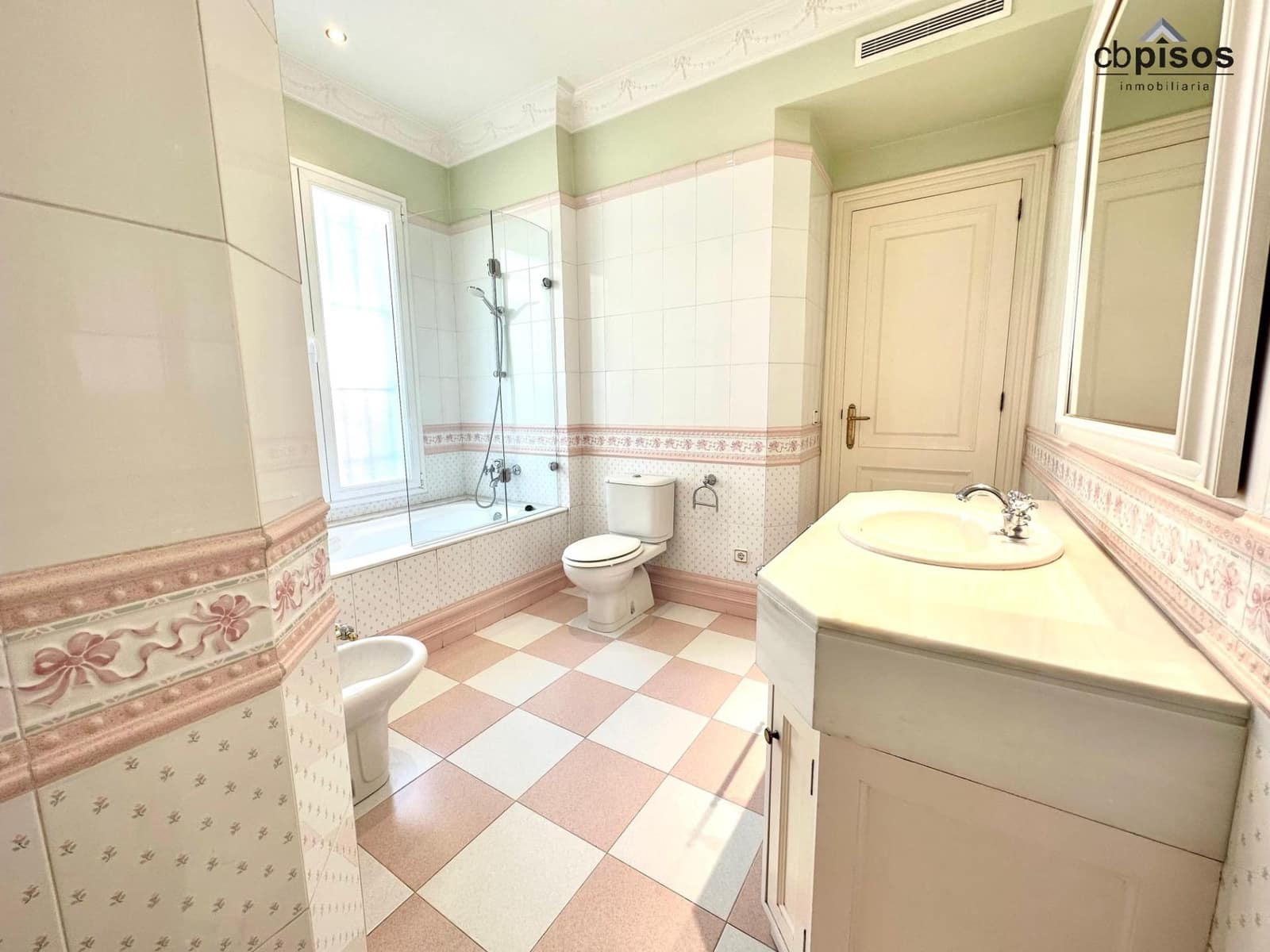 5 soveværelse Villa til leje i Bendinat med swimmingpool garage - € 8.500 (Ref: 9359408)