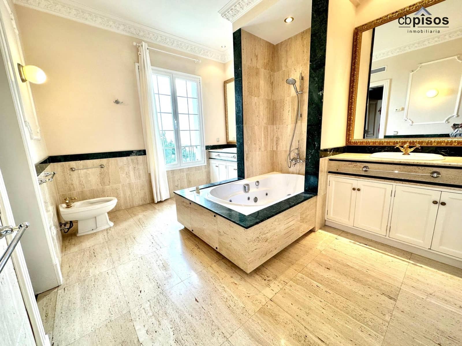 5 soveværelse Villa til leje i Bendinat med swimmingpool garage - € 8.500 (Ref: 9359408)