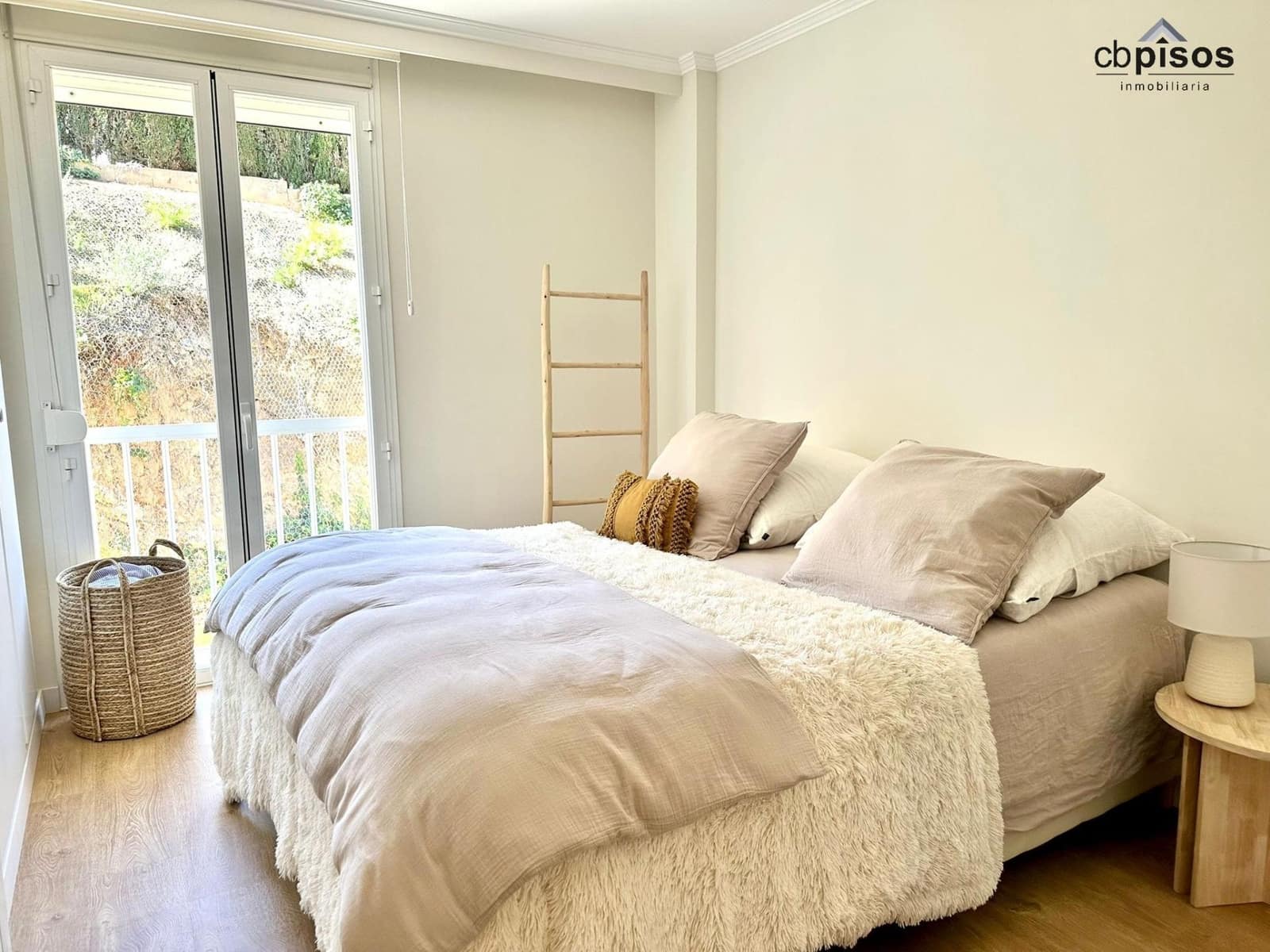 3 sovrum Lägenhet att hyra i Bendinat med pool - 3 900 € (Ref: 9362481)