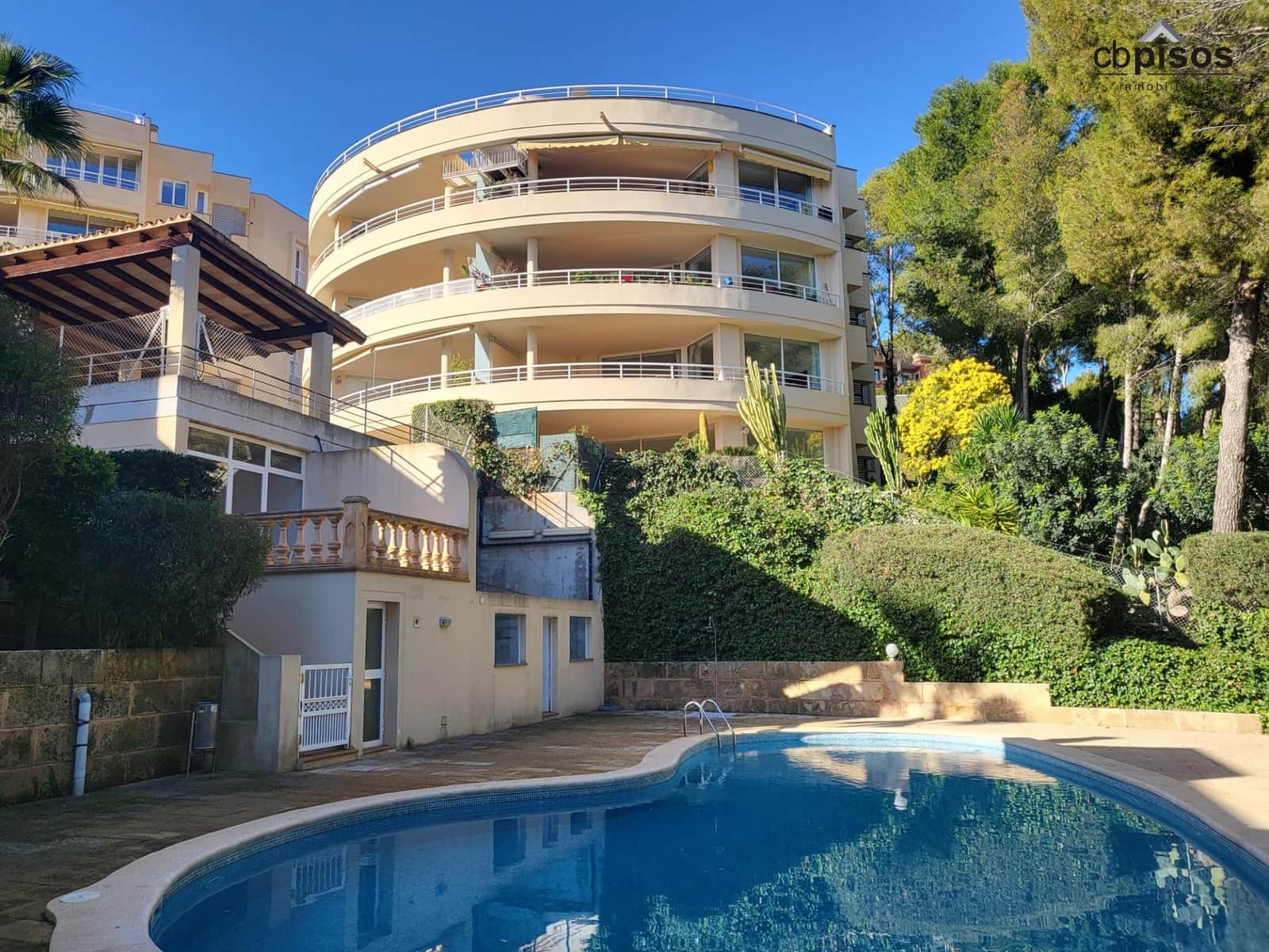 3 sovrum Lägenhet att hyra i Bendinat med pool - 3 900 € (Ref: 9362481)