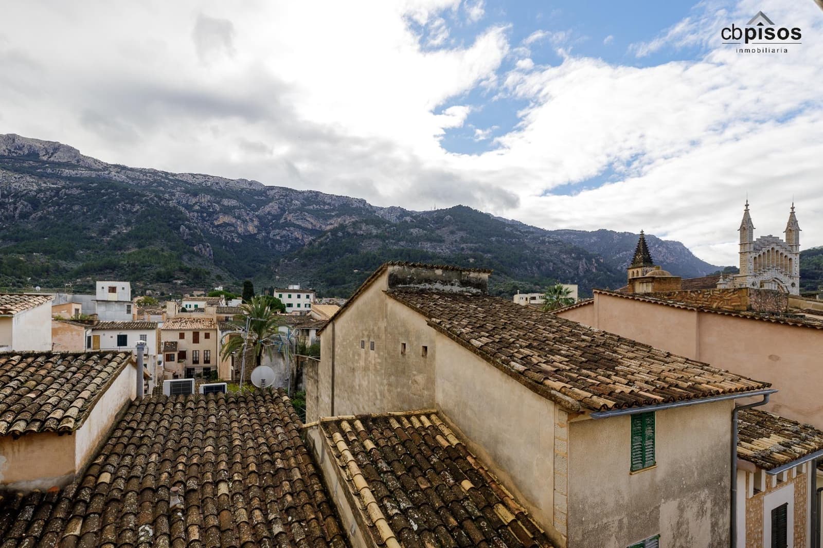4 bedroom Penthouse for sale in Soller - € 745,000 (Ref: 9466066)