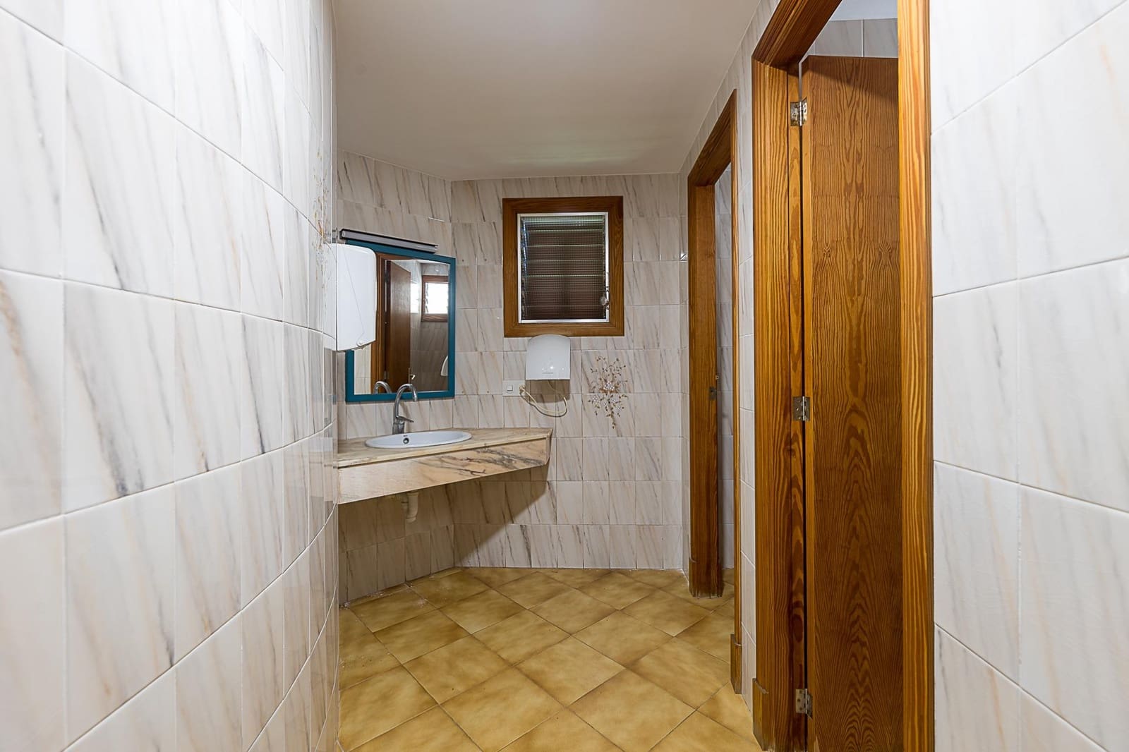 Comercial para venda em Cala Figuera - 570 000 € (Ref: 9656224)