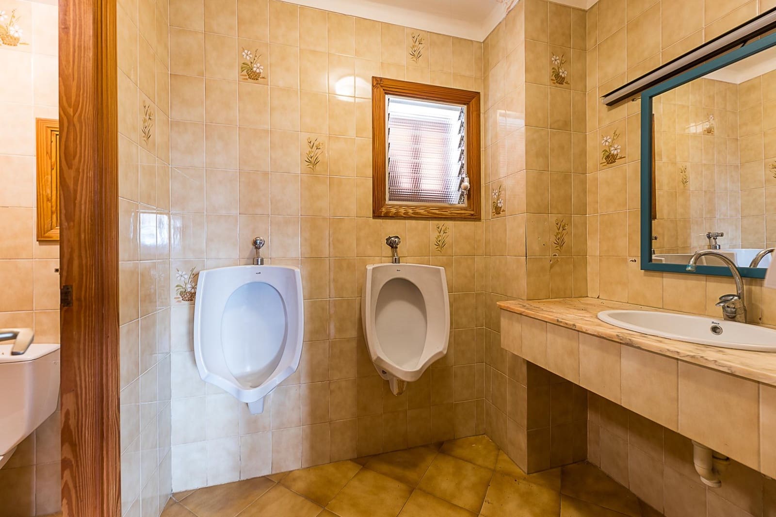 Comercial para venda em Cala Figuera - 570 000 € (Ref: 9656224)