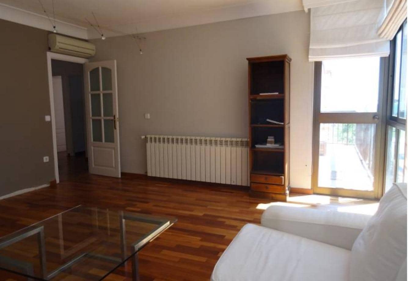 3 bedroom Flat for rent in Palma de Mallorca with garage - € 2,020 (Ref: 10037541)