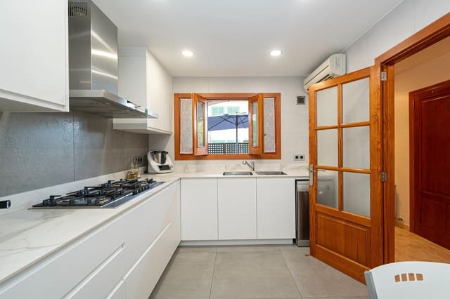 3 slaapkamer Rijtjeshuis te koop in El Pont d'Inca / Es Pont d'Inca, Marratxí - € 625.000 (Ref: 10185092)