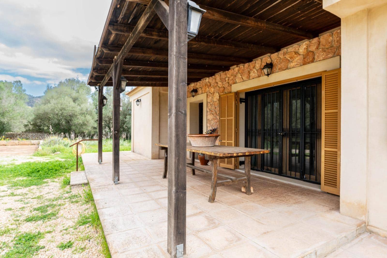 4 bedroom Villa for sale in Llucmajor with garage - € 695,000 (Ref: 9414268)