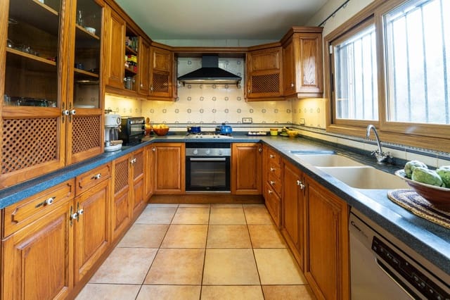 4 bedroom Villa for sale in Llucmajor with garage - € 695,000 (Ref: 9414268)