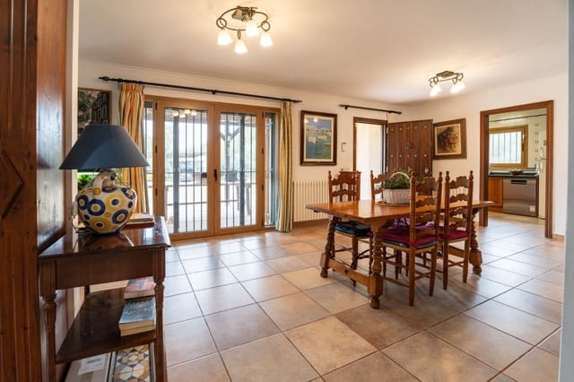 4 soverom Villa til salgs i Llucmajor med garasje - € 695 000 (Ref: 9414268)