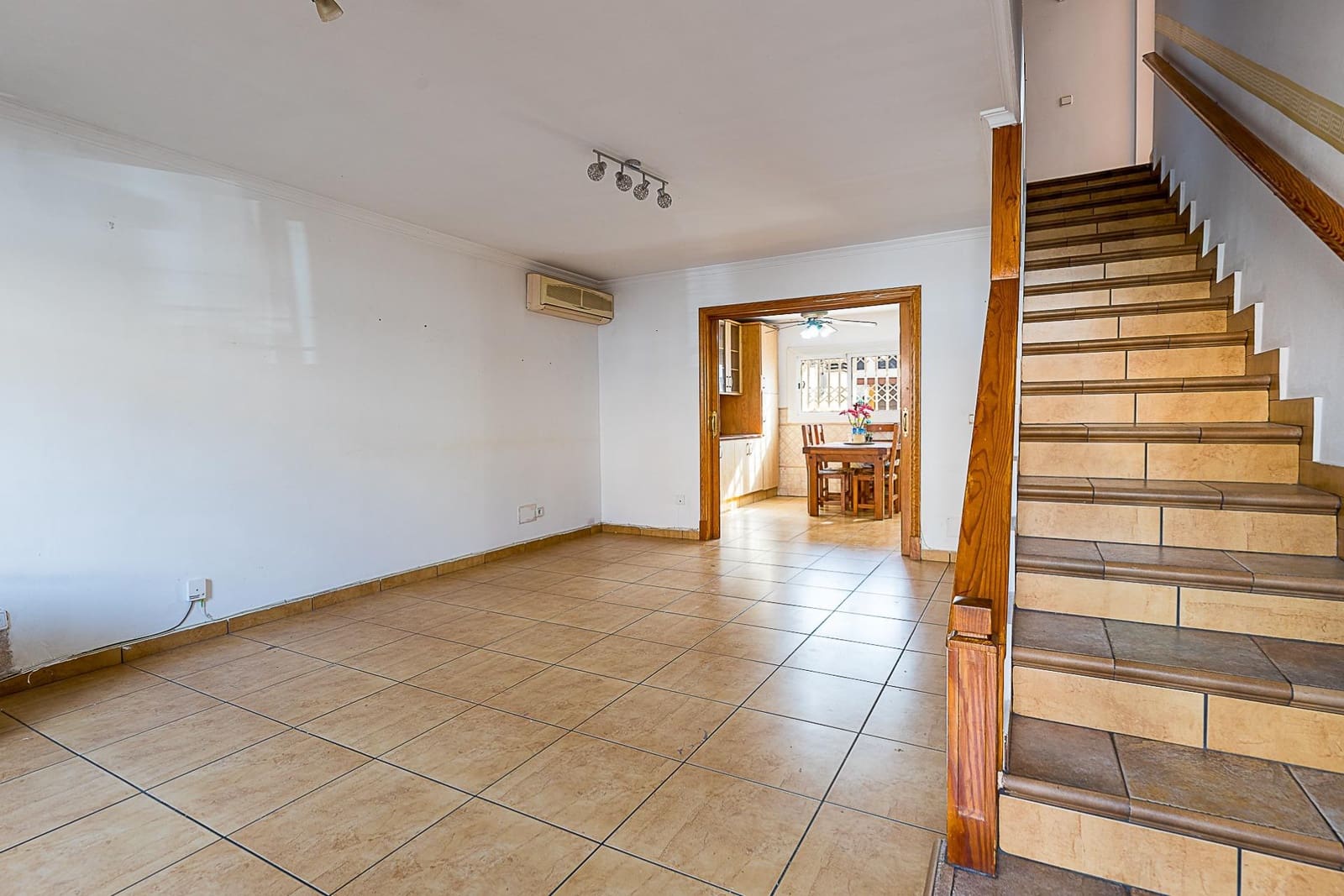 5 bedroom Terraced Villa for sale in Son Ferriol - € 595,000 (Ref: 9619469)