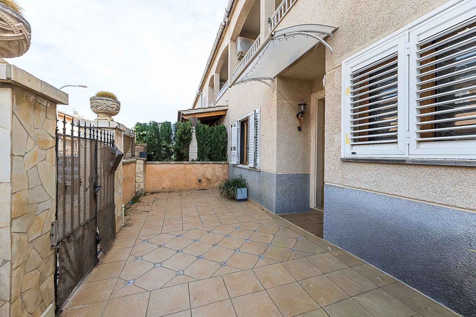 5 bedroom Terraced Villa for sale in Son Ferriol - € 595,000 (Ref: 9619469)