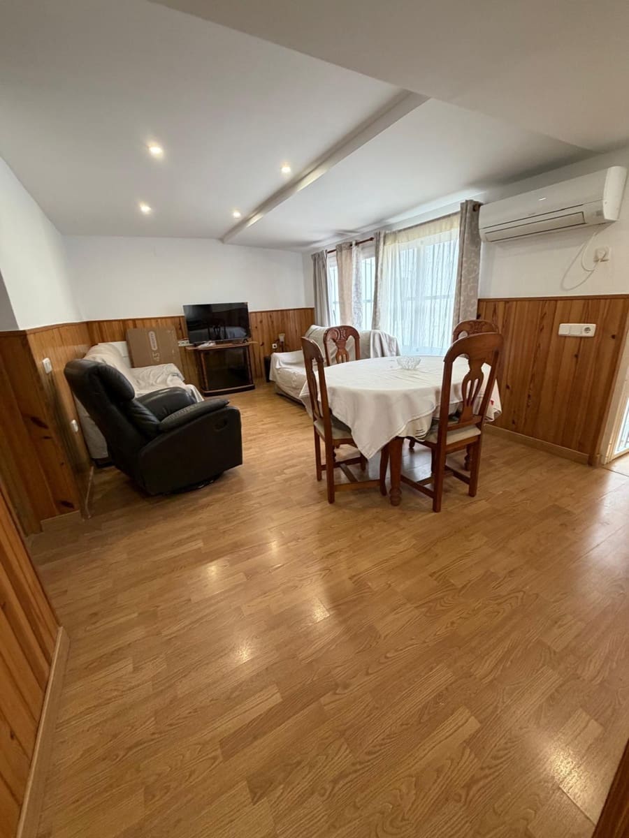 4 slaapkamer Flat te huur in Palma de Mallorca - € 2.200 (Ref: 9799412)