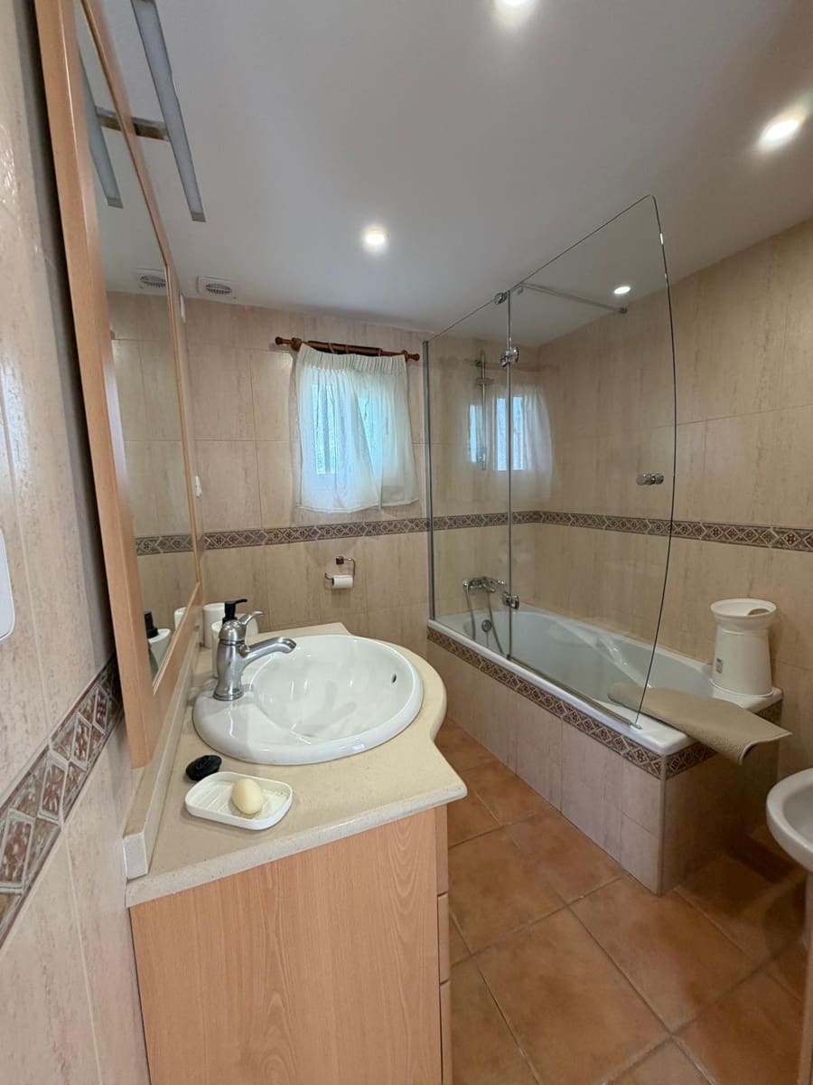 4 slaapkamer Flat te huur in Palma de Mallorca - € 2.200 (Ref: 9799412)