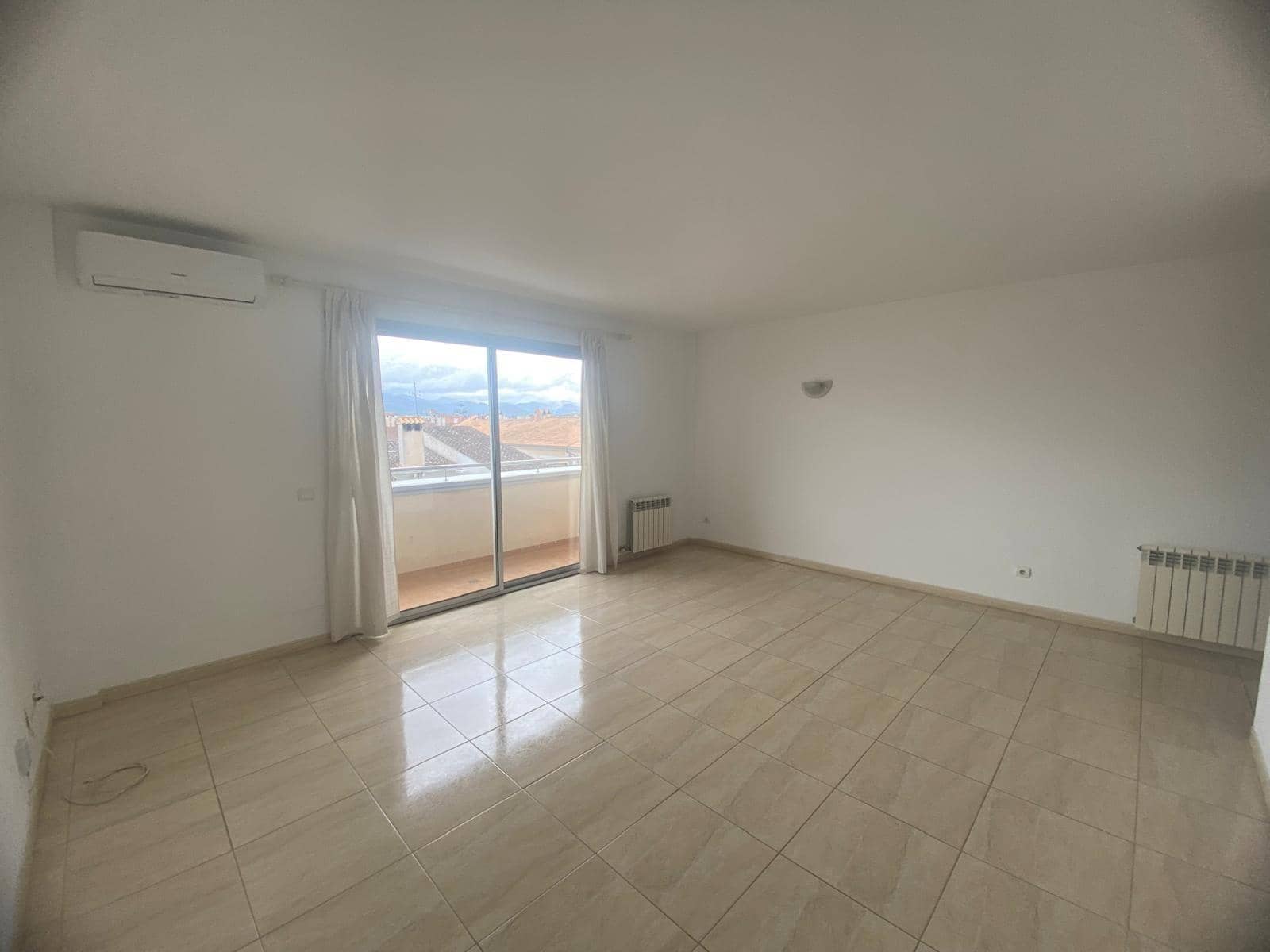 2 bedroom Flat for rent in Son Ferriol with garage - € 1,300 (Ref: 9839457)