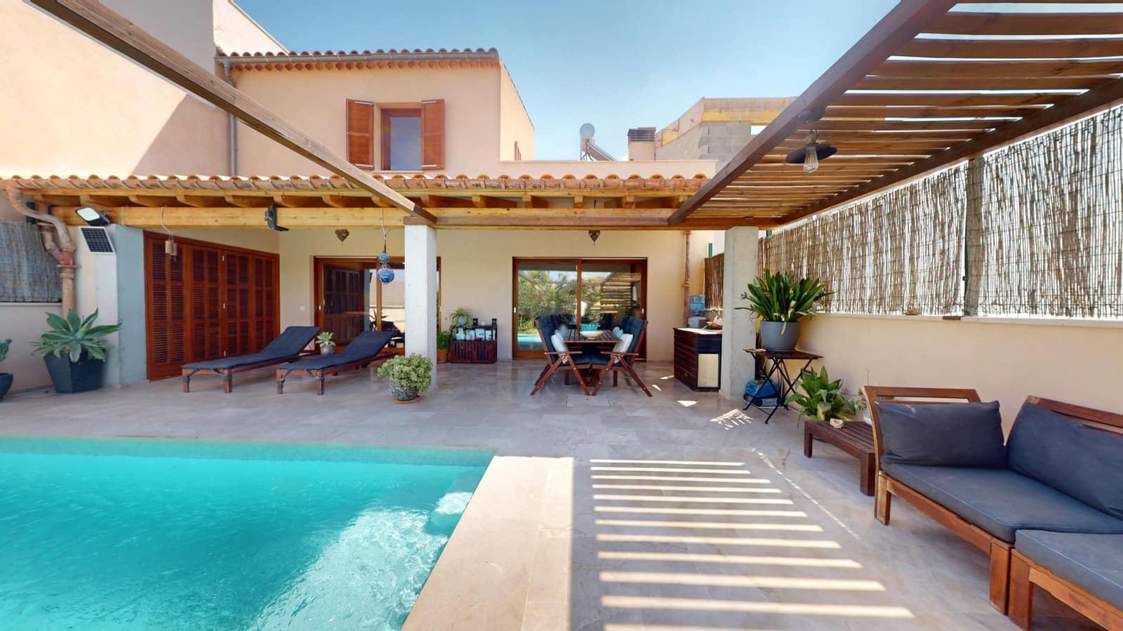 3 soverom Rekkehus til salgs i Vilafranca de Bonany med svømmebasseng garasje - € 980 000 (Ref: 10005738)