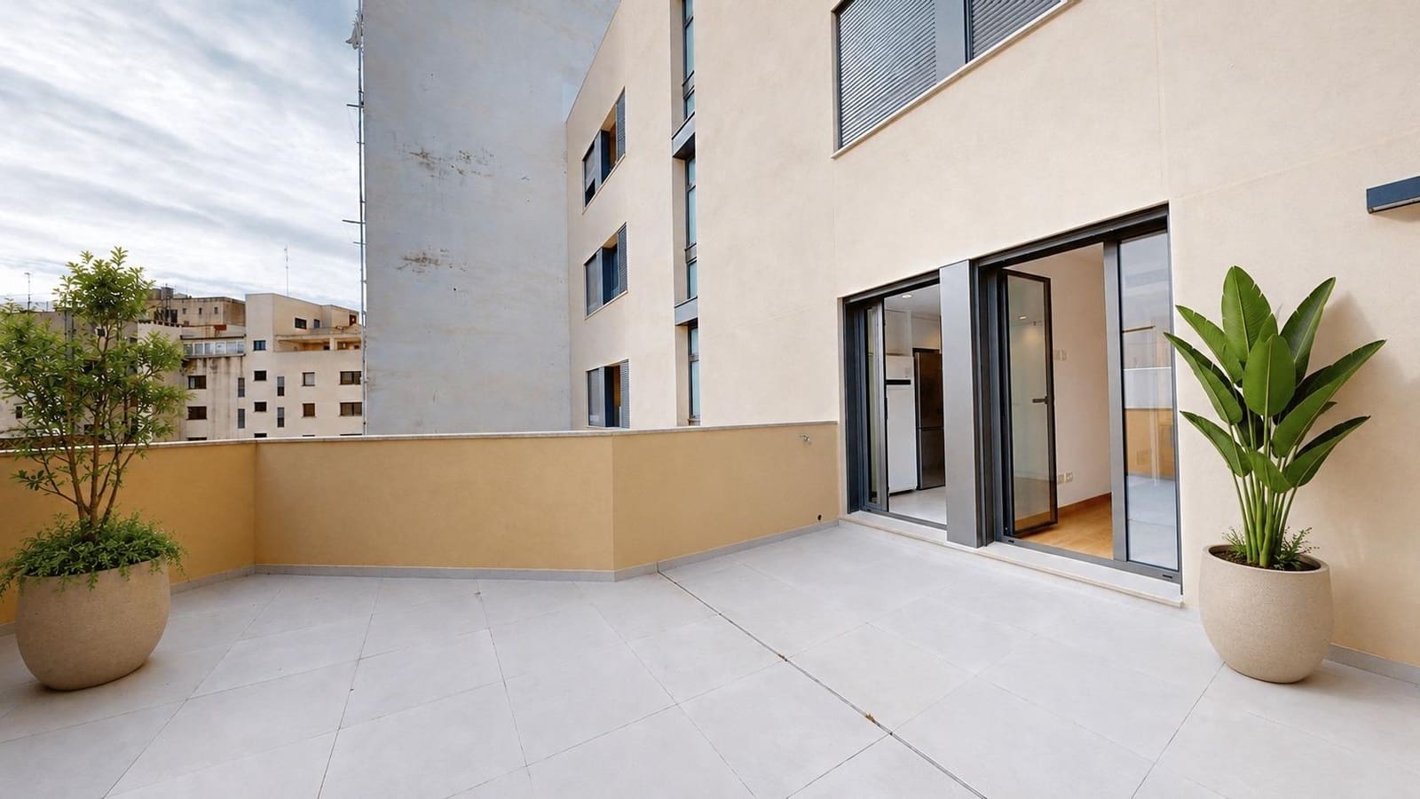 2 bedroom Flat for rent in Palma de Mallorca - € 2,900 (Ref: 10035496)
