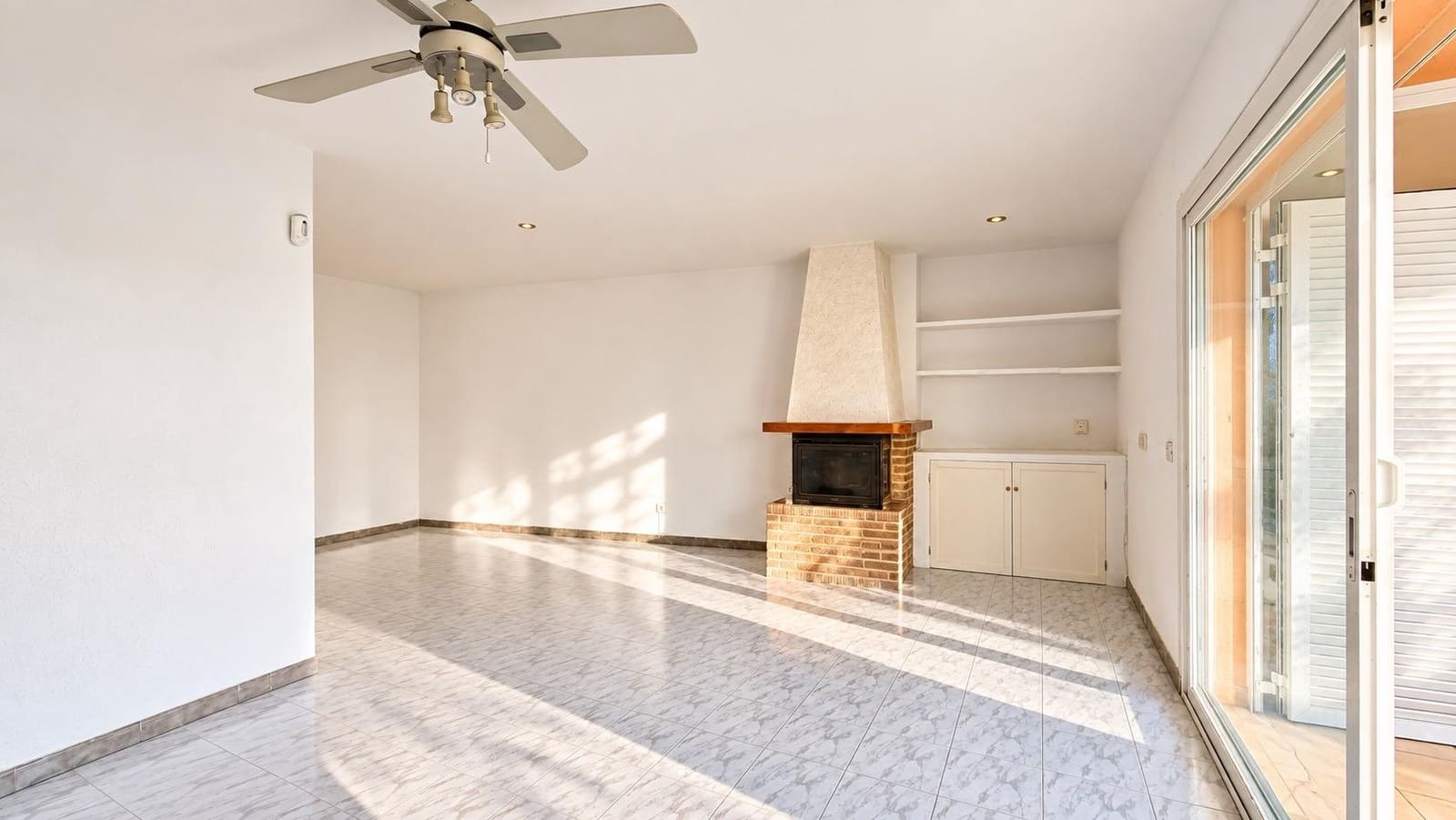 3 chambre Villa/Maison Semi-Mitoyenne à vendre à Palma de Mallorca avec piscine garage - 450 000 € (Ref: 10089597)