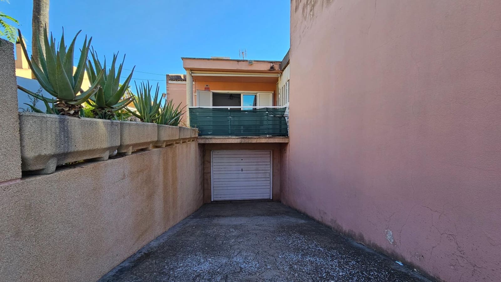 3 bedroom Semi-detached Villa for sale in Palma de Mallorca with pool garage - € 450,000 (Ref: 10089597)
