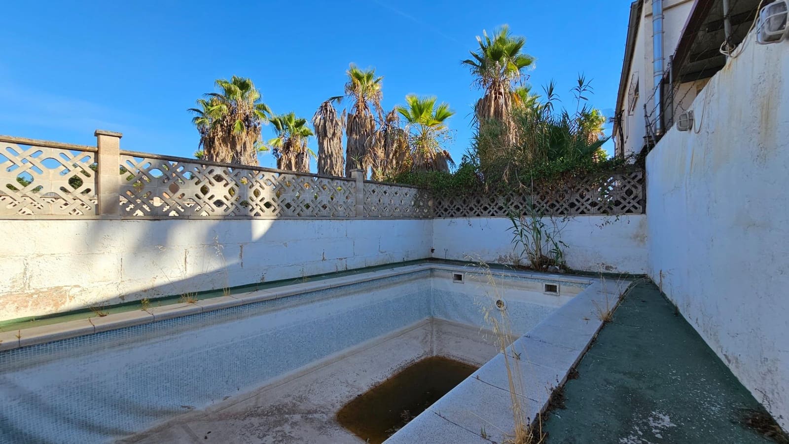 3 bedroom Semi-detached Villa for sale in Palma de Mallorca with pool garage - € 450,000 (Ref: 10089597)