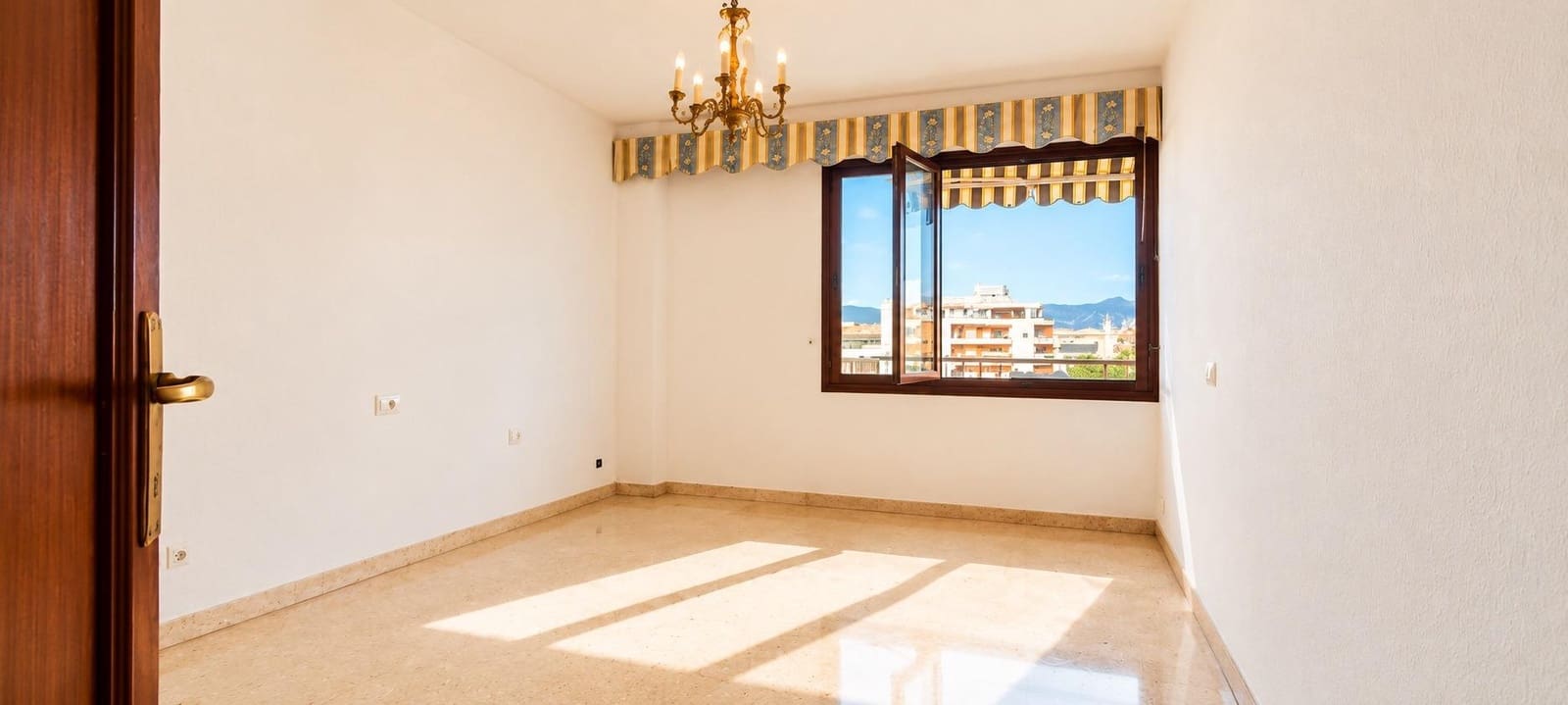 5 slaapkamer Flat te koop in Palma de Mallorca met garage - € 650.000 (Ref: 10142505)