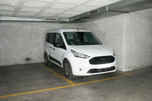 Garage for rent in Plaça dels Patins, Palma de Mallorca - € 160 (Ref: 8038211)