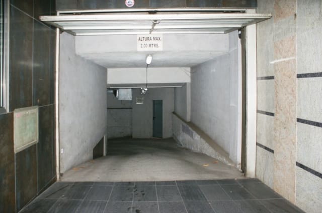 Garage for rent in Plaça dels Patins, Palma de Mallorca - € 160 (Ref: 8038211)