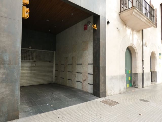 Garage for rent in Plaça dels Patins, Palma de Mallorca - € 160 (Ref: 8038211)