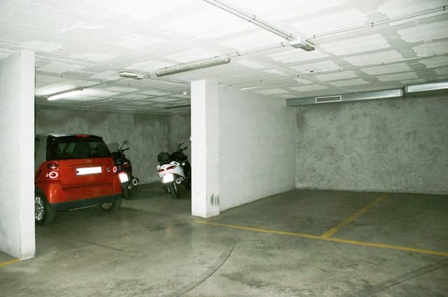 Garage for rent in Plaça dels Patins, Palma de Mallorca - € 160 (Ref: 8038211)
