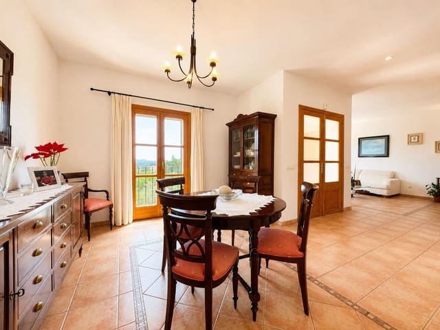 Chalet de 3 habitaciones en Alaró en venta con piscina garaje - 995.000 € (Ref: 8254039)