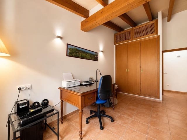 Chalet de 3 habitaciones en Alaró en venta con piscina garaje - 995.000 € (Ref: 8254039)