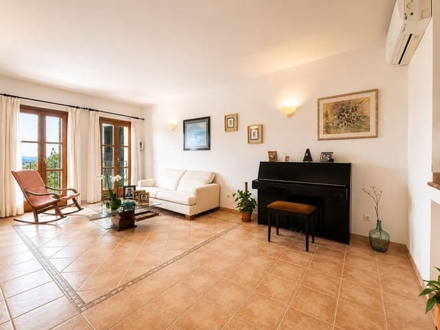 Chalet de 3 habitaciones en Alaró en venta con piscina garaje - 995.000 € (Ref: 8254039)