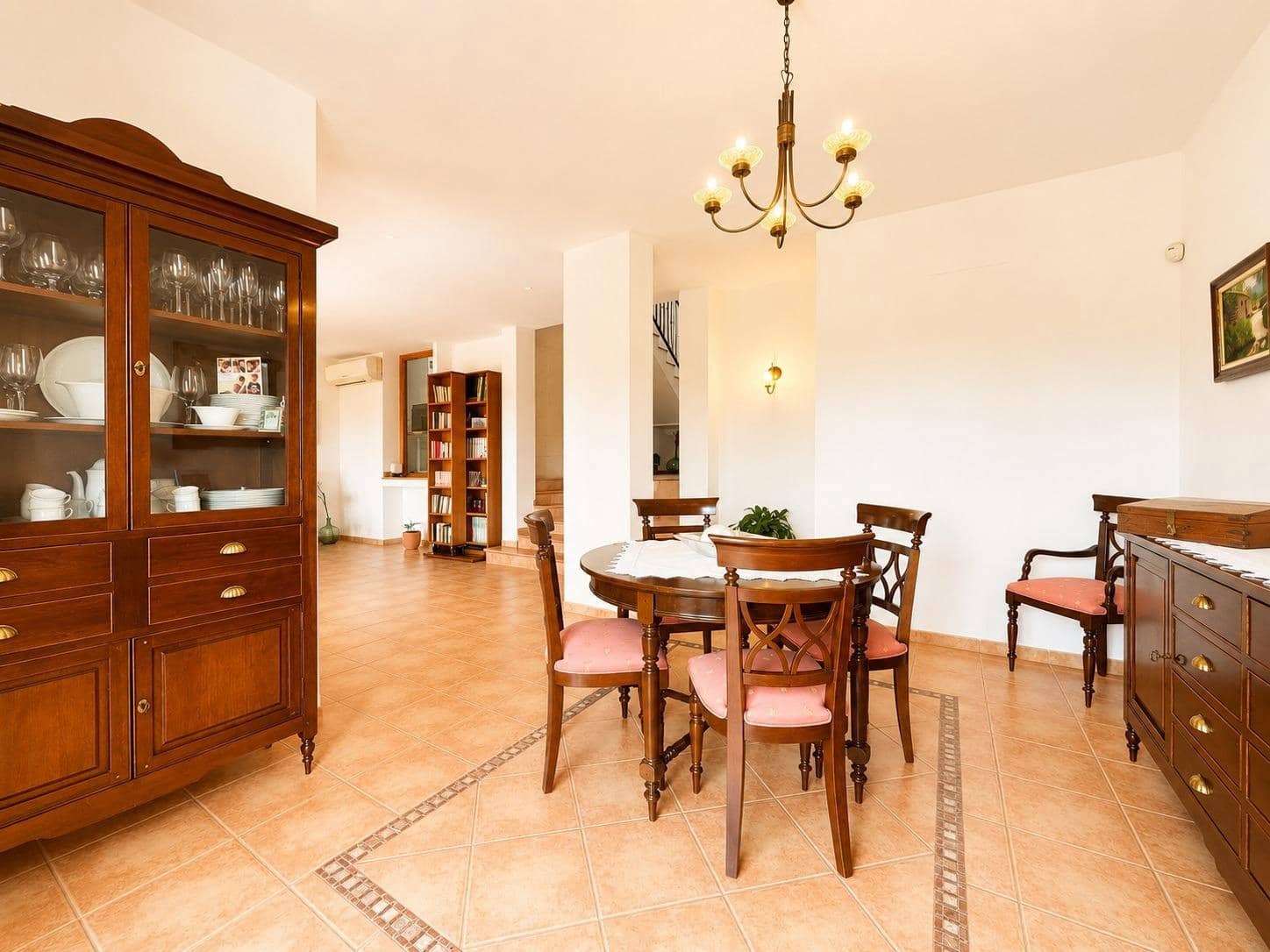 3 soverom Villa til salgs i Alaro med svømmebasseng garasje - € 995 000 (Ref: 8254039)